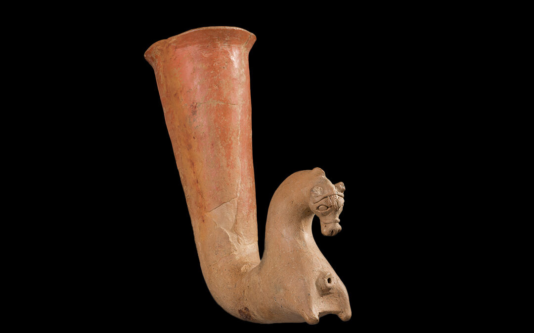 Rhyton a protome di equide con foro di versatoio sul petto