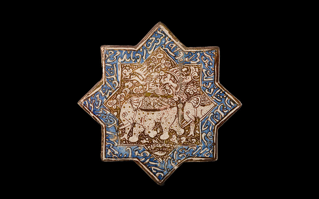 Mattonella a stella con elefanti e fenici e pseudo-iscrizione sul bordo