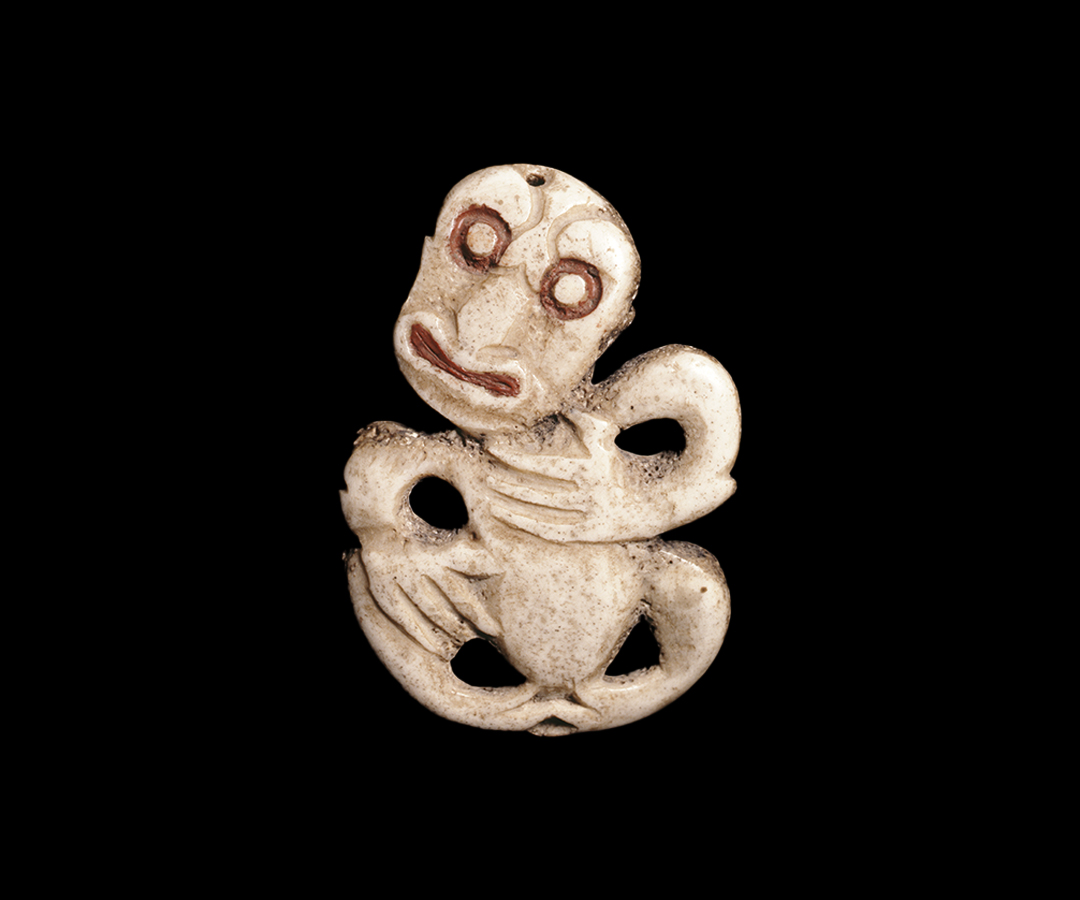 Amuleto antropomorfo, Hei Tiki, Nuova Zelanda, Inv. MPE 176198