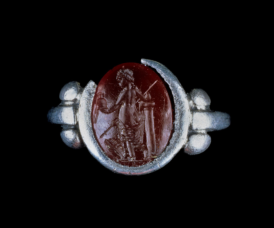 Anello con gemma romana, Tomba 31, Nocera Umbra, inv. 362 (2)