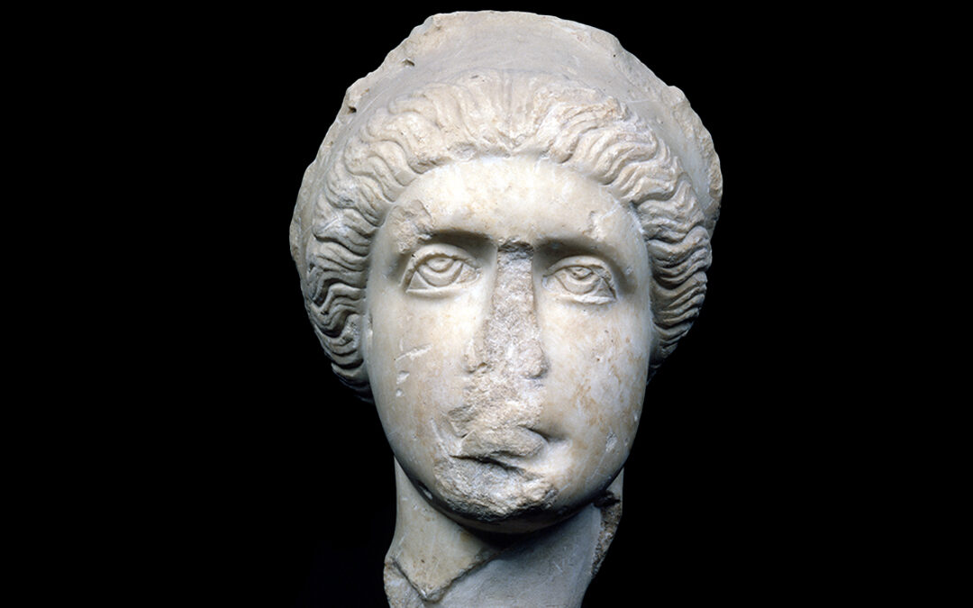 Testa ritratto di donna con diadema