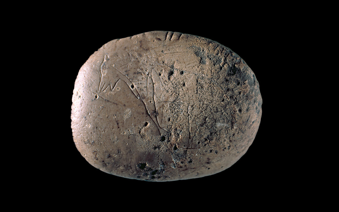 Ciottolo inciso con figura di lupo