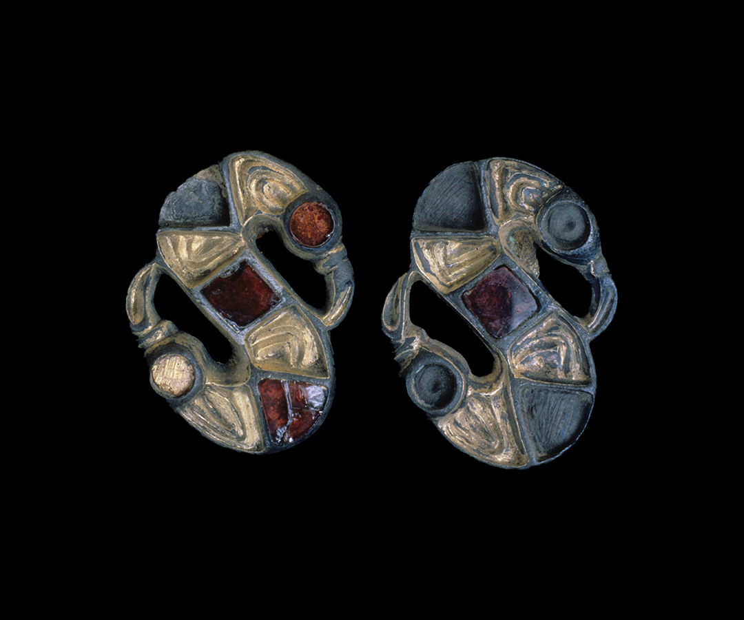Coppia di fibula a S, Tomba 10, Nocera Umbra, invv. 168-169