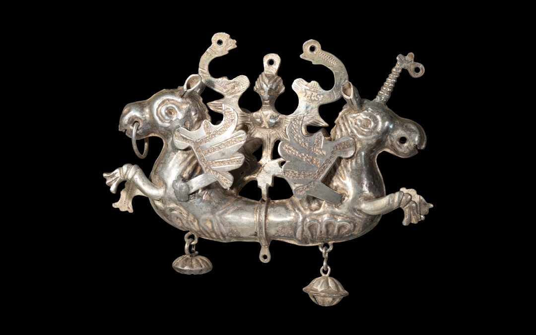 Amulet with two back-to-back winged horses, led by a winged female figure