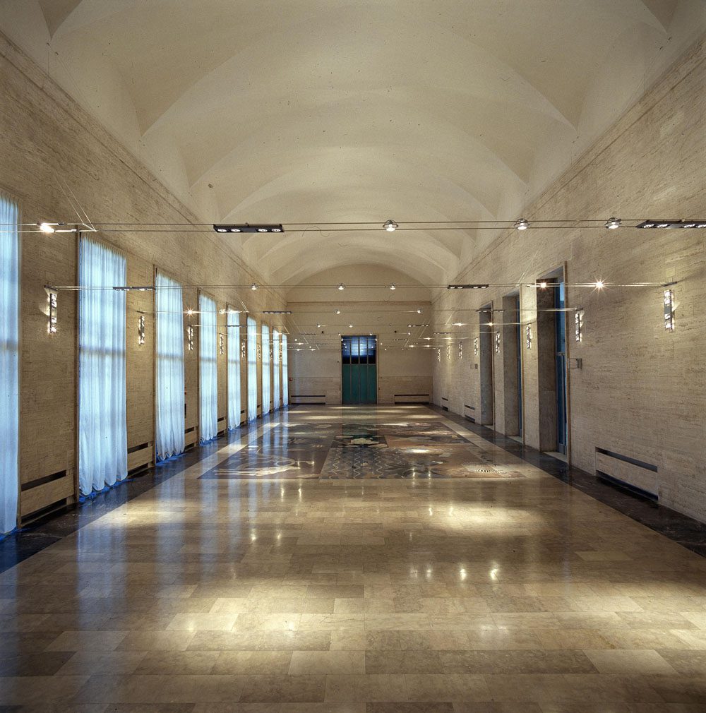 Salone delle Scienze all'interno del Palazzo delle Scienze, EUR, Roma. Salone delle Scienze all'interno del Palazzo delle Scienze, EUR, Roma.